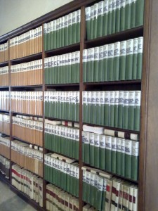 Libros ordenados en archivo