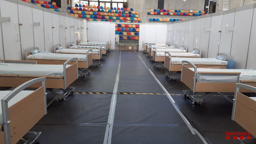 Hospital de campaña montado por la pandemia de Covid-19 en 2020 en la pista cubierta de atletismo de Sabadell